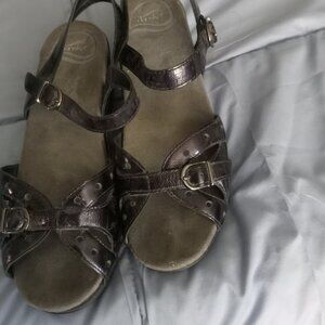 PATENT LEATHER DANSKO WALKING SANDAL